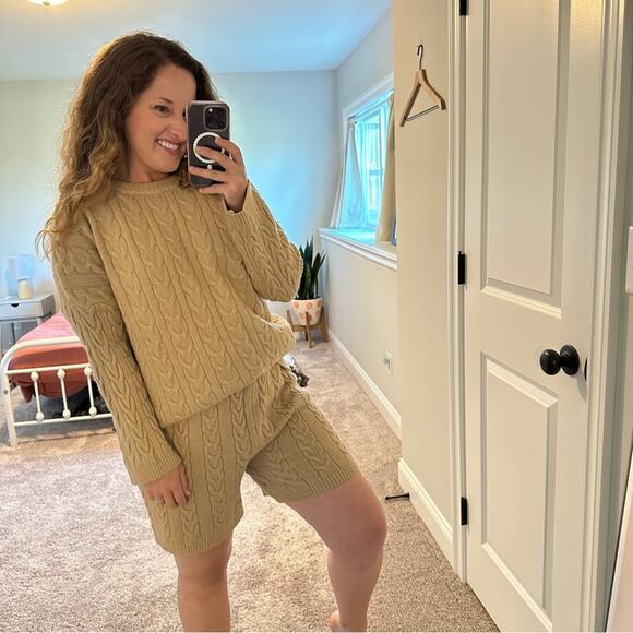 NastyGal Tan Neutral Cable Knit Sweater And Shorts Set Small - Picture 4 of 10